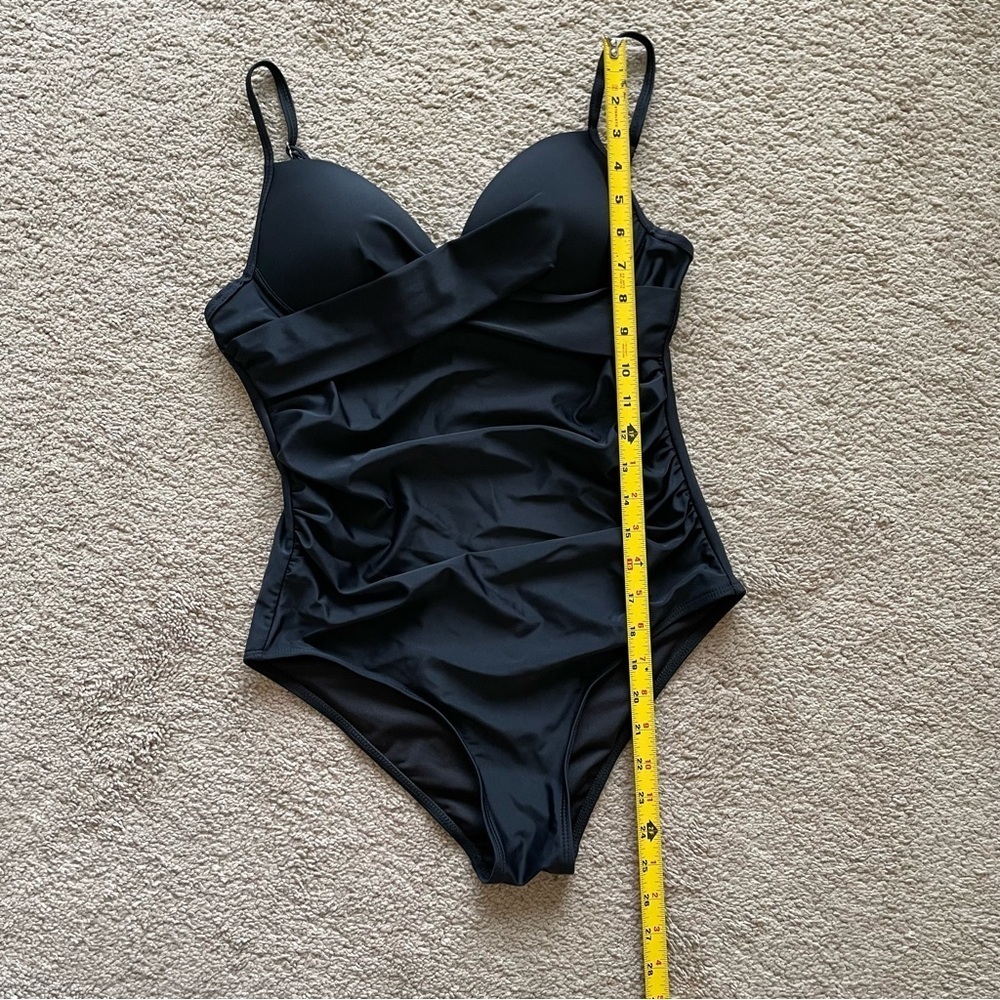 Beachsissi Swimsuit One Piece Women’s M Black Classic Beach Pool Vacation Lake - Picture 8 of 10
